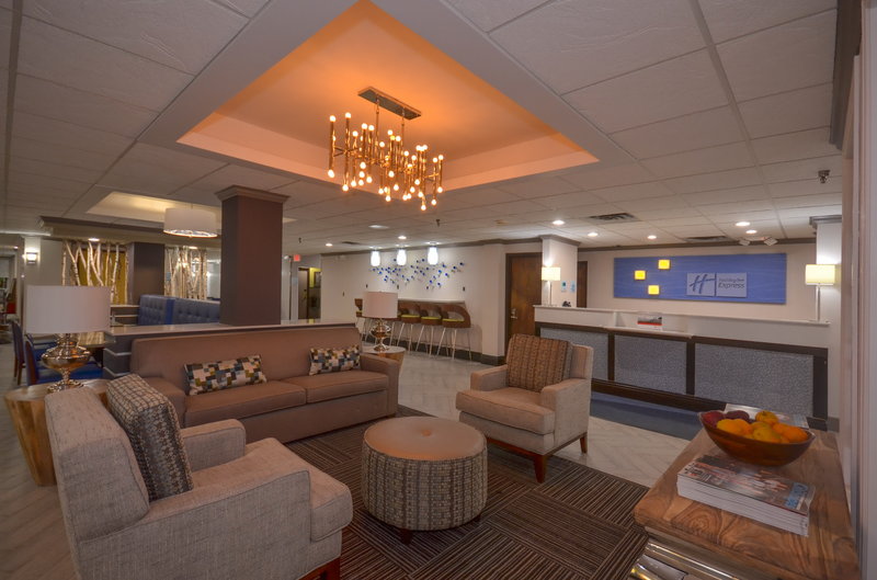 Holiday Inn Express & Suites FAYETTEVILLE-UNIV OF AR AREA - Springdale, AR