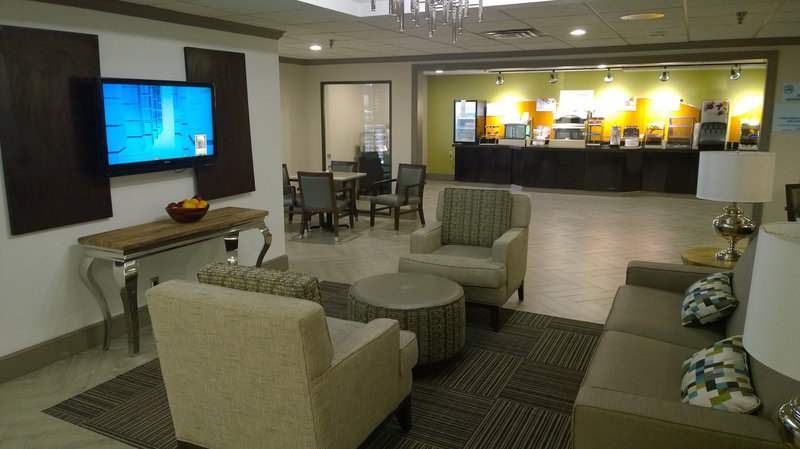 Holiday Inn Express & Suites FAYETTEVILLE-UNIV OF AR AREA - Springdale, AR