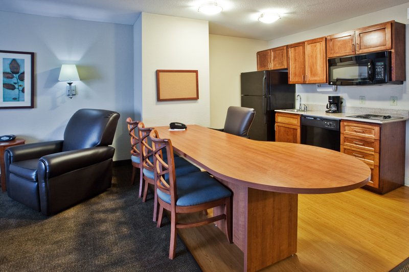 Candlewood Suites - Macon, GA