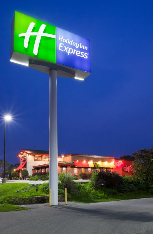 Holiday Inn Express CEDAR RAPIDS (COLLINS RD) - Cedar Rapids, IA