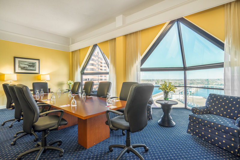 Crowne Plaza Hampton Marina - Hampton, VA