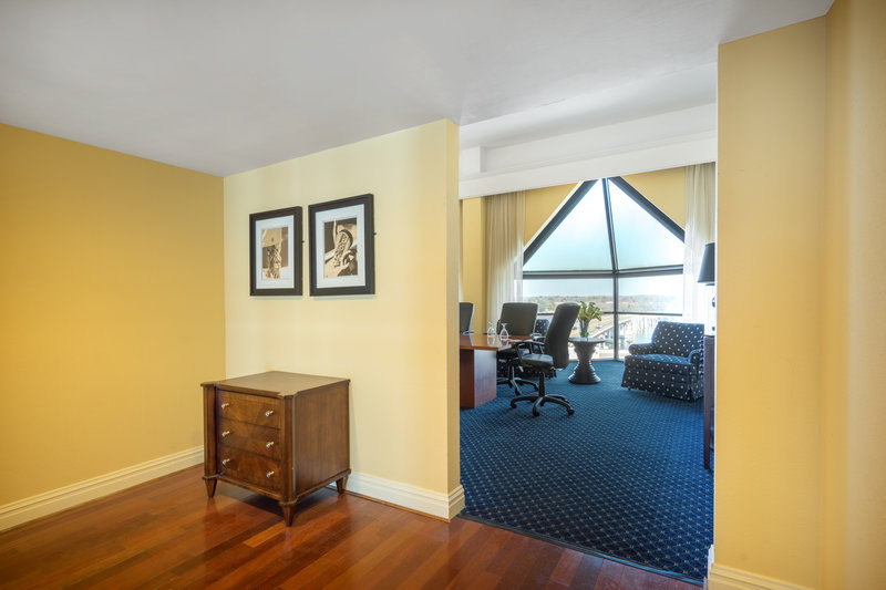 Crowne Plaza Hampton Marina - Hampton, VA