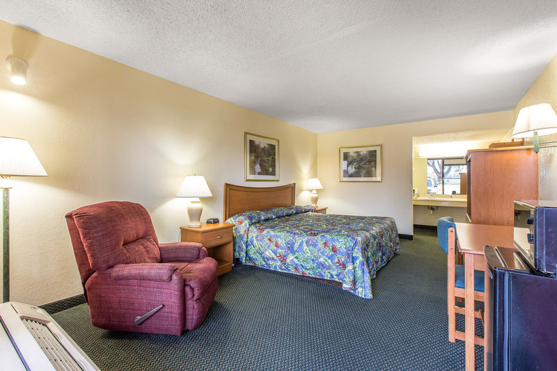 Econo Lodge - Live Oak, FL
