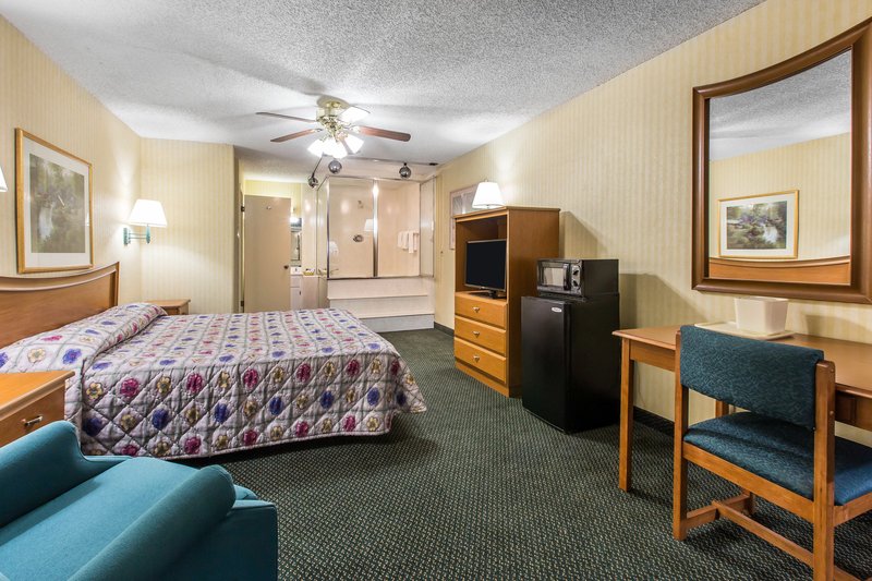 Econo Lodge - Live Oak, FL