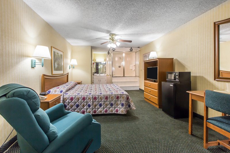 Econo Lodge - Live Oak, FL