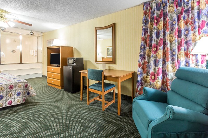 Econo Lodge - Live Oak, FL
