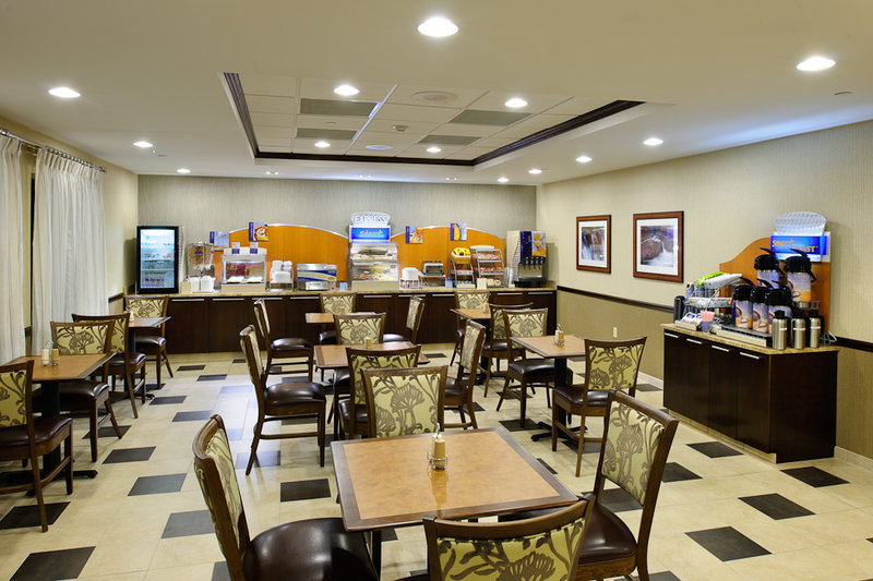 Holiday Inn Express PHILADELPHIA AIRPORT - Marcus Hook, PA
