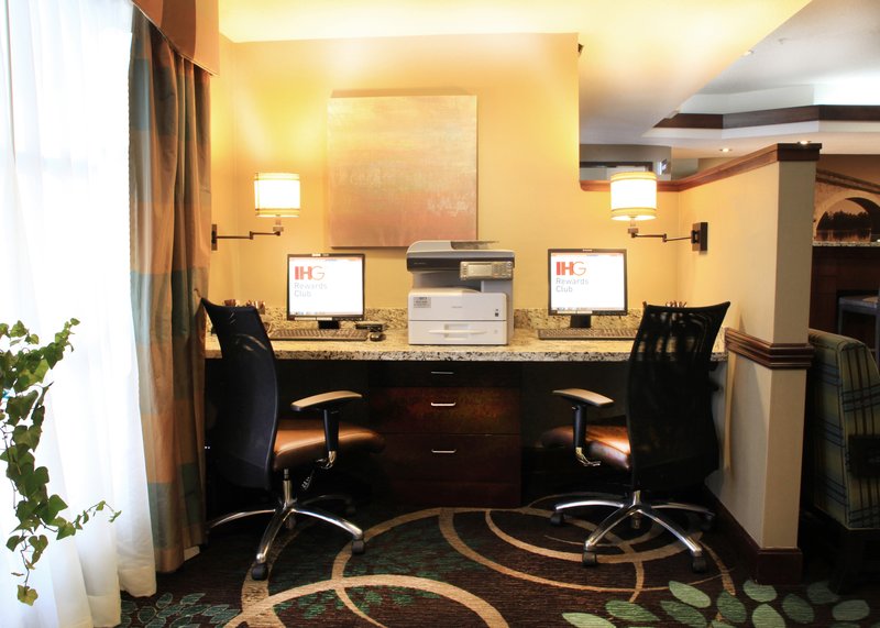 Staybridge Suites-Columbia-Hwy - Columbia, MO