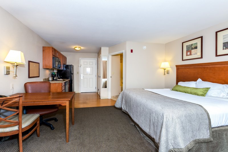 Candlewood Suites WATERLOO- CEDAR FALLS - Waterloo, IA