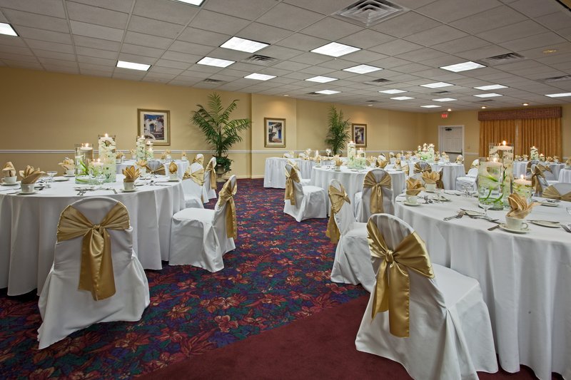 Holiday Inn Hotel & Suites CLEARWATER BEACH S-HARBOURSIDE - Indian Rocks Beach, FL