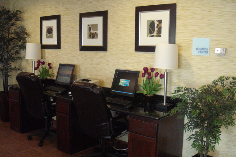 Holiday Inn Express-Lapeer - Clifford, MI