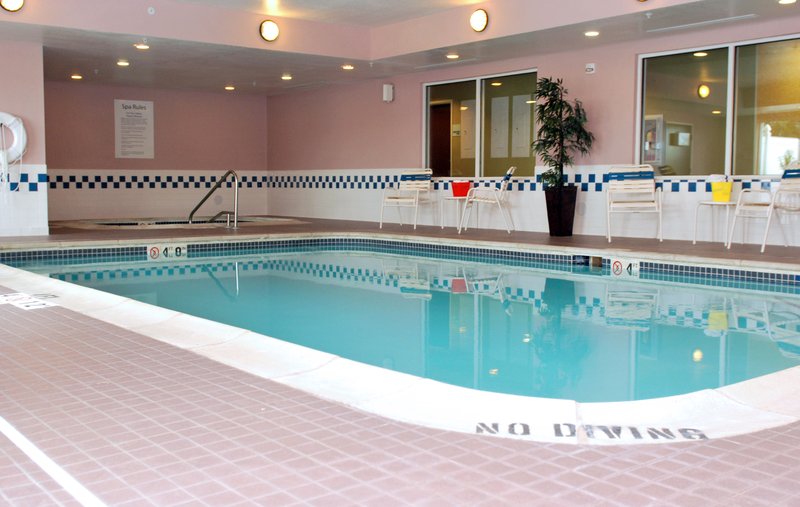 Holiday Inn Express-Lapeer - Clifford, MI
