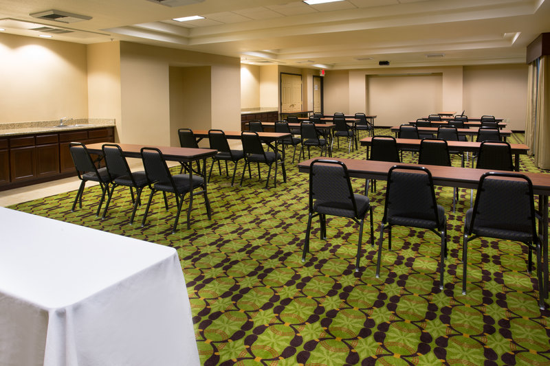 Holiday Inn Express YREKA-SHASTA AREA - Shasta Lake, CA