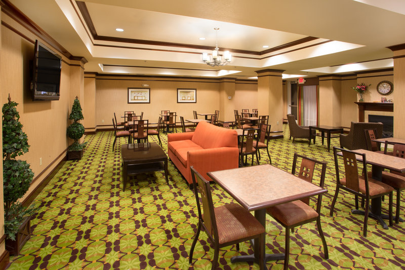 Holiday Inn Express YREKA-SHASTA AREA - Shasta Lake, CA