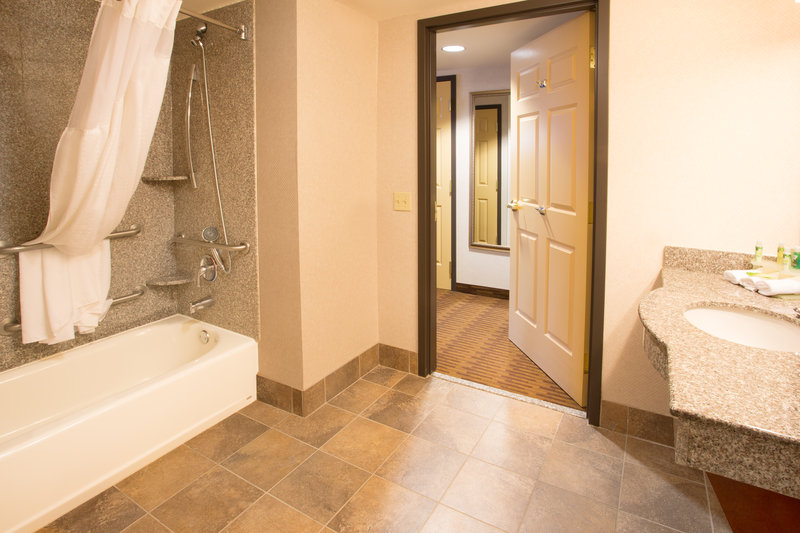 Holiday Inn Express YREKA-SHASTA AREA - Shasta Lake, CA