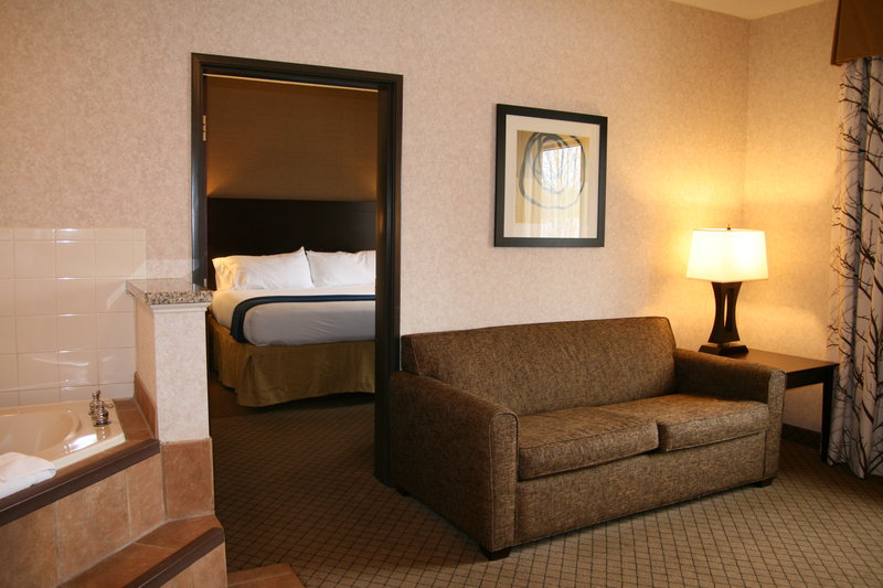 Holiday Inn Express GROVE CITY (OUTLET CENTER) - Mercer, PA