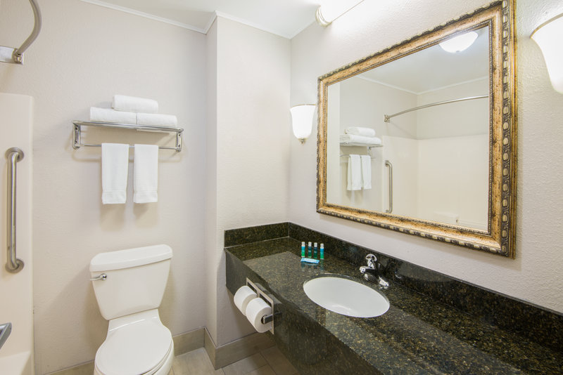 Holiday Inn Express CLEVELAND AIRPORT - BROOK PARK - Brook Park, OH