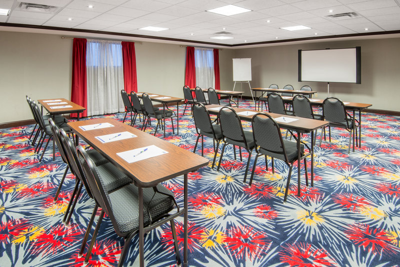 Holiday Inn Express CLEVELAND AIRPORT - BROOK PARK - Brook Park, OH