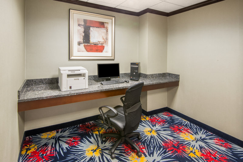 Holiday Inn Express CLEVELAND AIRPORT - BROOK PARK - Brook Park, OH
