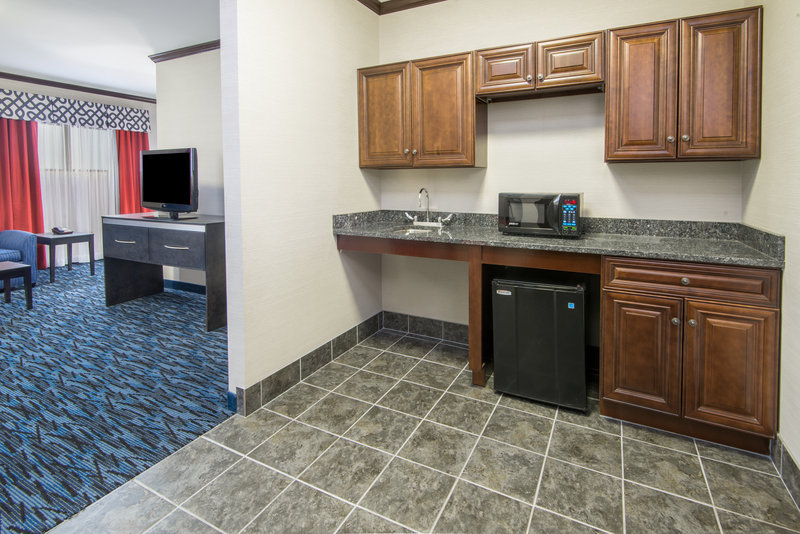 Holiday Inn Express CLEVELAND AIRPORT - BROOK PARK - Brook Park, OH