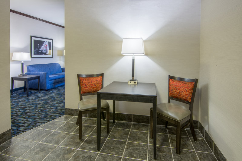 Holiday Inn Express CLEVELAND AIRPORT - BROOK PARK - Brook Park, OH