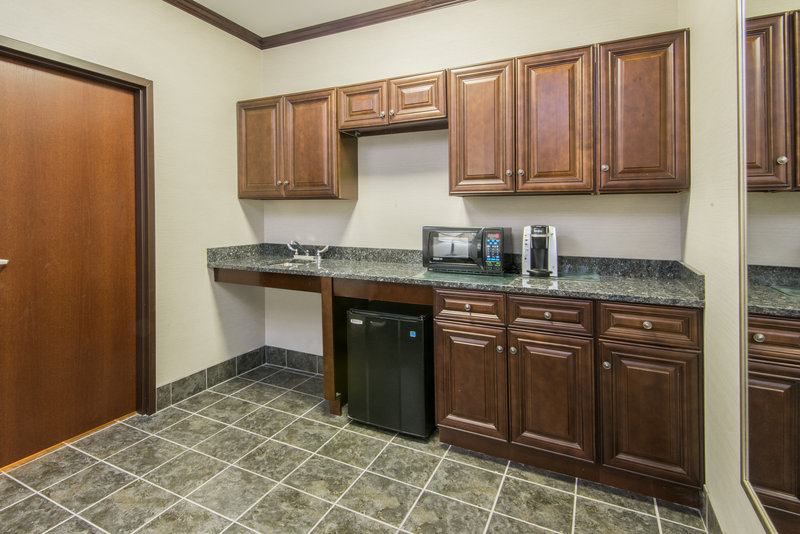Holiday Inn Express CLEVELAND AIRPORT - BROOK PARK - Brook Park, OH