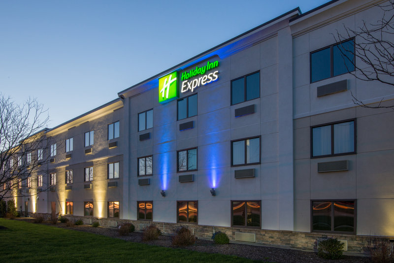 Holiday Inn Express CLEVELAND AIRPORT - BROOK PARK - Brook Park, OH