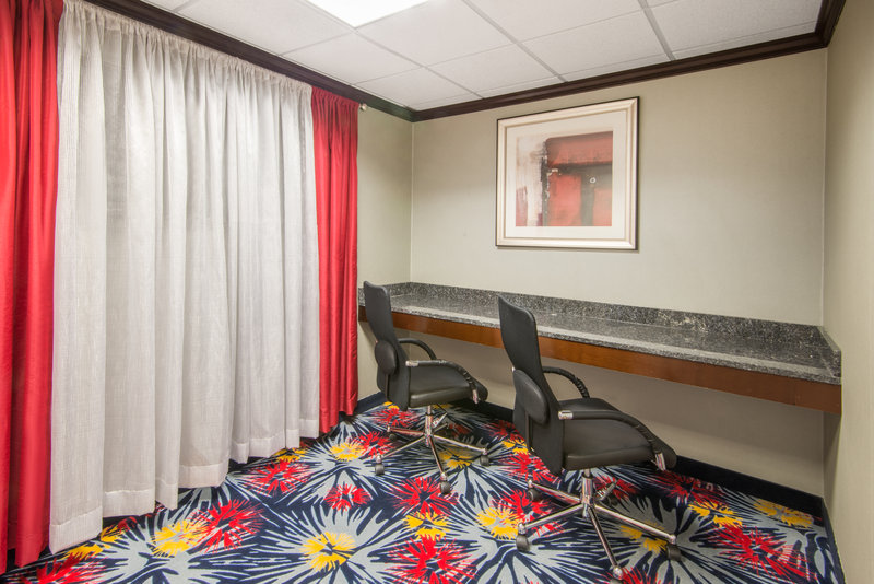 Holiday Inn Express CLEVELAND AIRPORT - BROOK PARK - Brook Park, OH