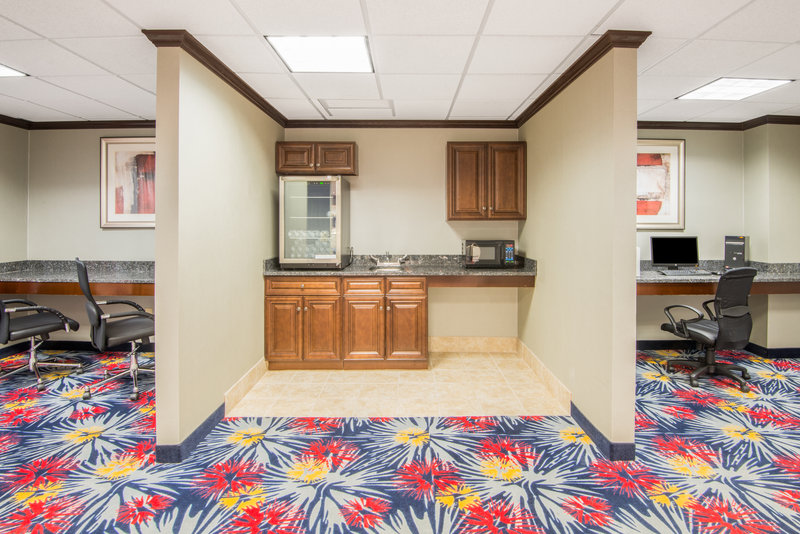 Holiday Inn Express CLEVELAND AIRPORT - BROOK PARK - Brook Park, OH