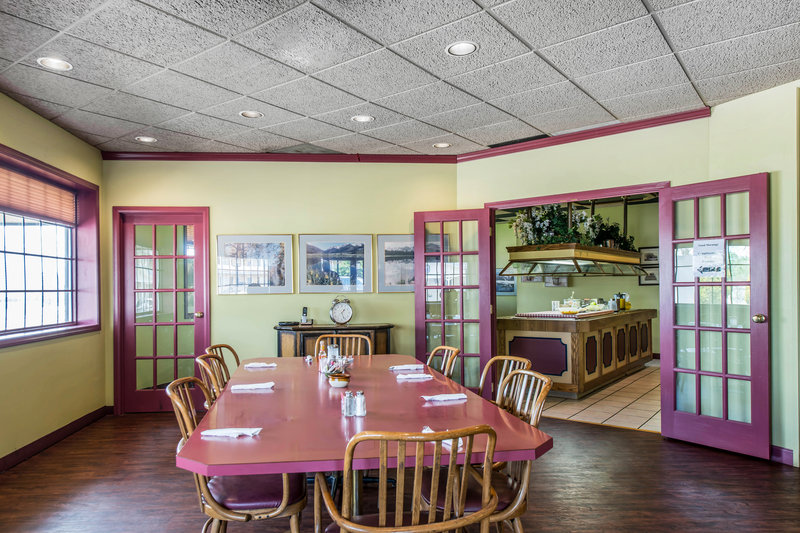 Rodeway Inn-Golden Prairie - Stratton, CO