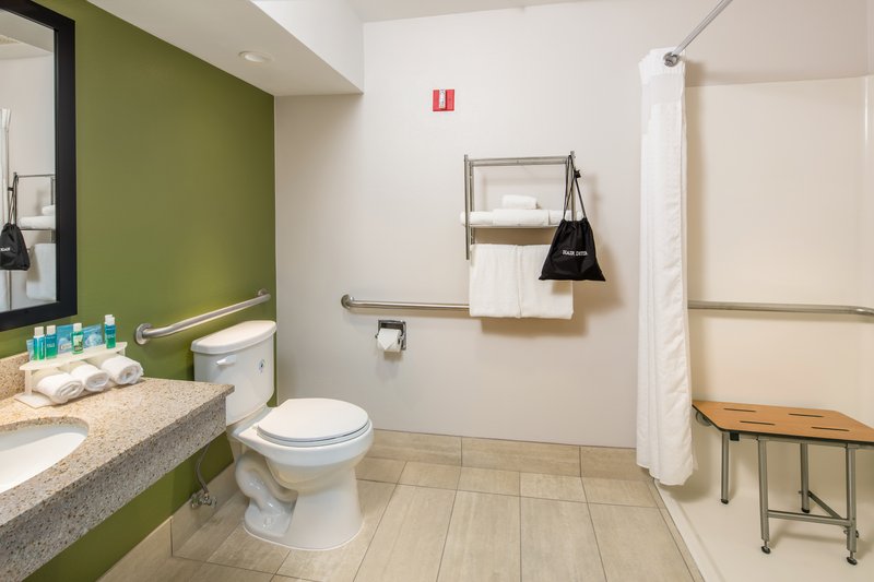 Holiday Inn Express CEDAR RAPIDS (COLLINS RD) - Cedar Rapids, IA