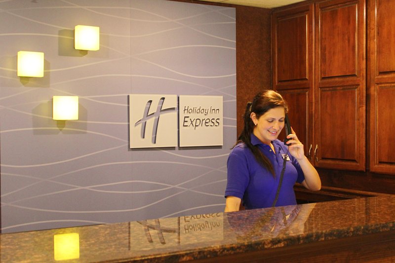 Holiday Inn Express OSAGE BCH - LAKE OF THE OZARKS - Oshkosh, WI