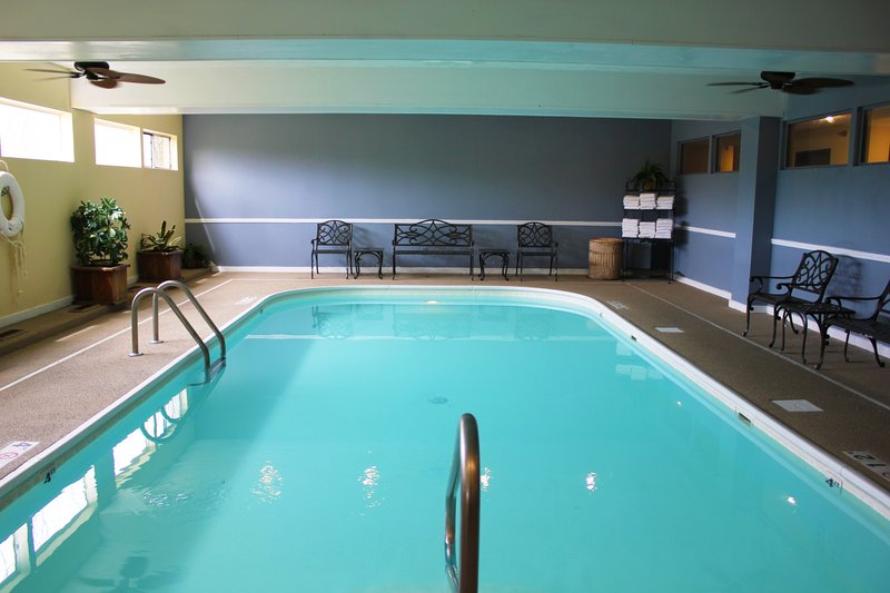 Holiday Inn Express OSAGE BCH - LAKE OF THE OZARKS - Oshkosh, WI