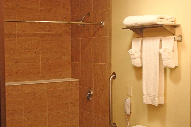 Holiday Inn Express OSAGE BCH - LAKE OF THE OZARKS - Oshkosh, WI