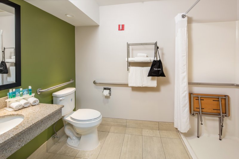Holiday Inn Express CEDAR RAPIDS (COLLINS RD) - Cedar Rapids, IA