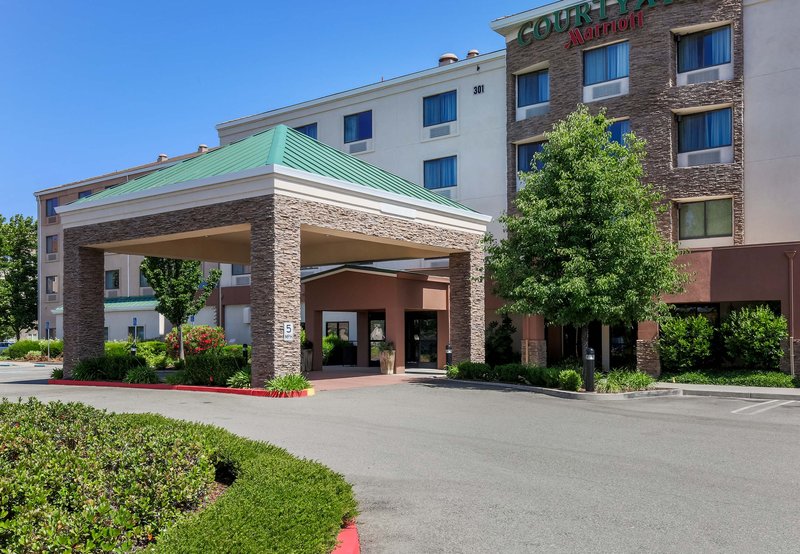 Courtyard By Marriott Roseville Galleria Mall/Creekside Ridge Drive - Roseville, CA