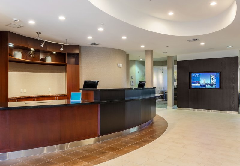 Courtyard By Marriott Roseville Galleria Mall/Creekside Ridge Drive - Roseville, CA