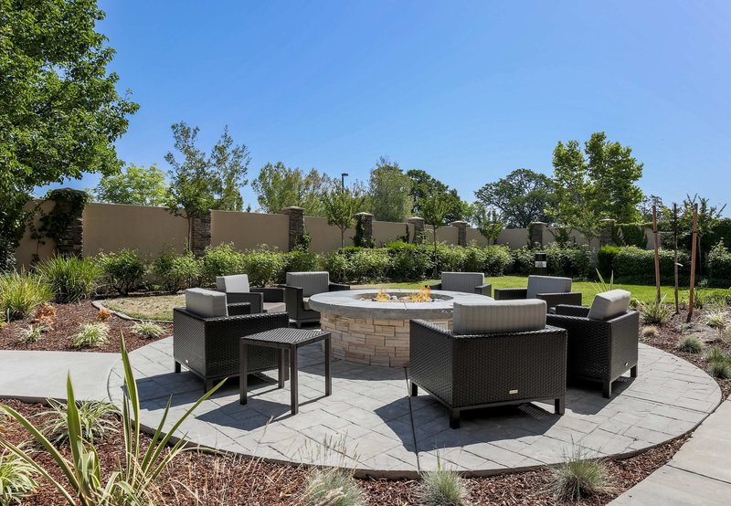 Courtyard By Marriott Roseville Galleria Mall/Creekside Ridge Drive - Roseville, CA