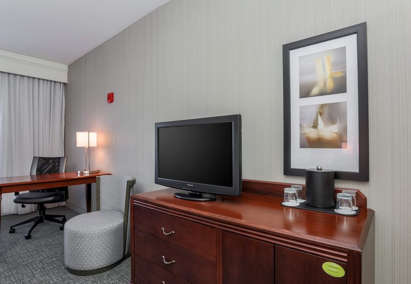 Courtyard By Marriott Roseville Galleria Mall/Creekside Ridge Drive - Roseville, CA