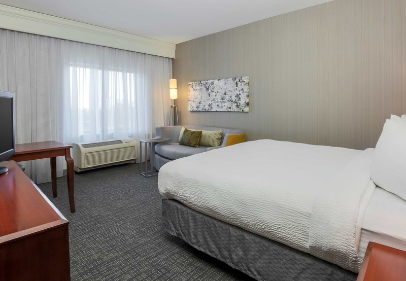 Courtyard By Marriott Roseville Galleria Mall/Creekside Ridge Drive - Roseville, CA