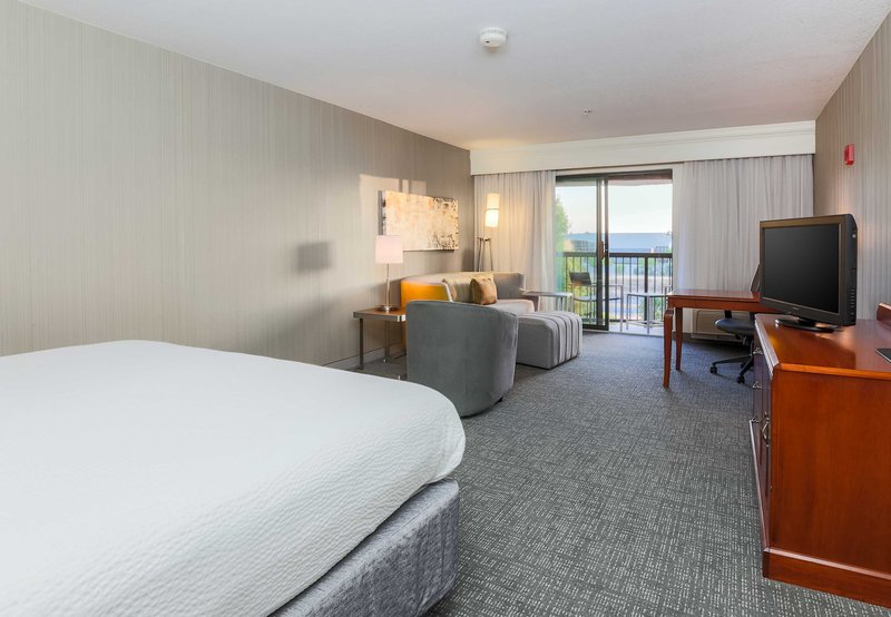 Courtyard By Marriott Roseville Galleria Mall/Creekside Ridge Drive - Roseville, CA