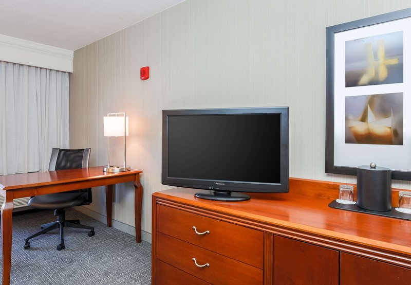 Courtyard By Marriott Roseville Galleria Mall/Creekside Ridge Drive - Roseville, CA