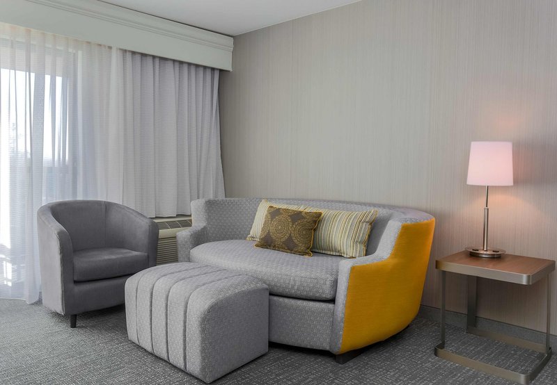 Courtyard By Marriott Roseville Galleria Mall/Creekside Ridge Drive - Roseville, CA
