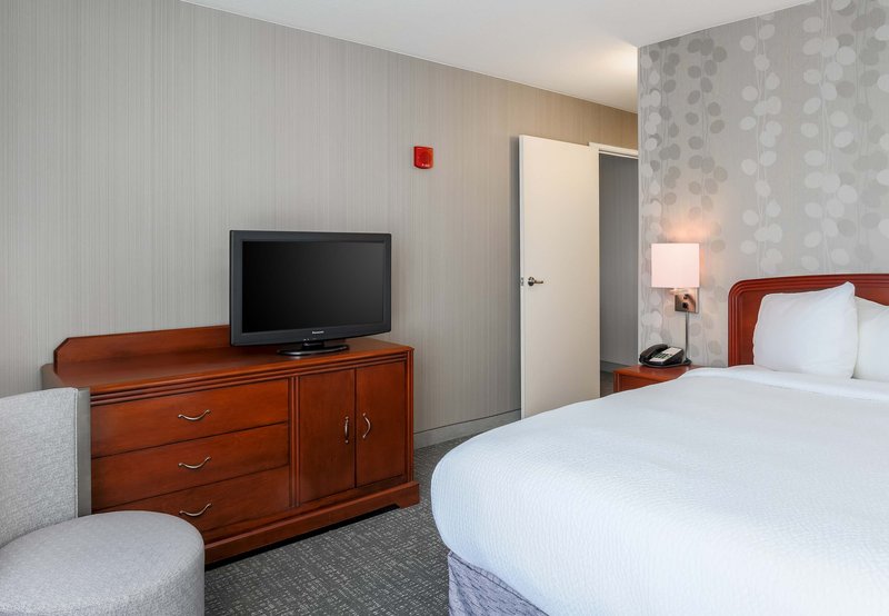 Courtyard By Marriott Roseville Galleria Mall/Creekside Ridge Drive - Roseville, CA