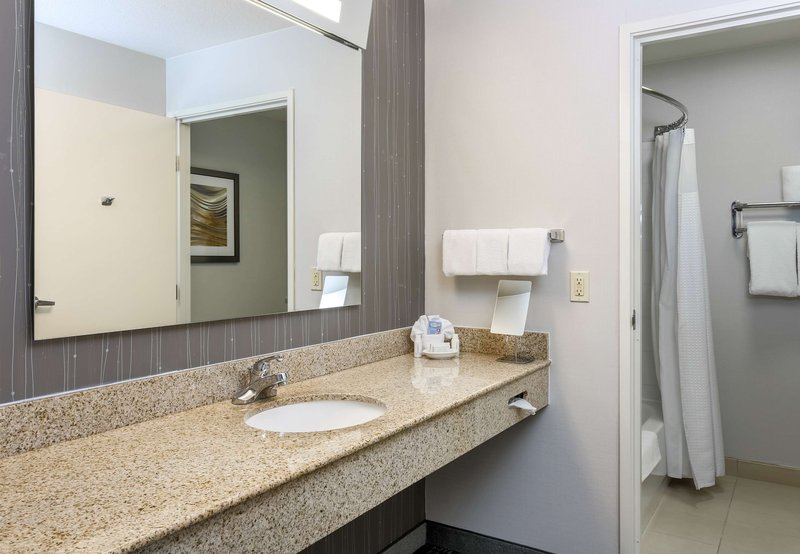 Courtyard By Marriott Roseville Galleria Mall/Creekside Ridge Drive - Roseville, CA