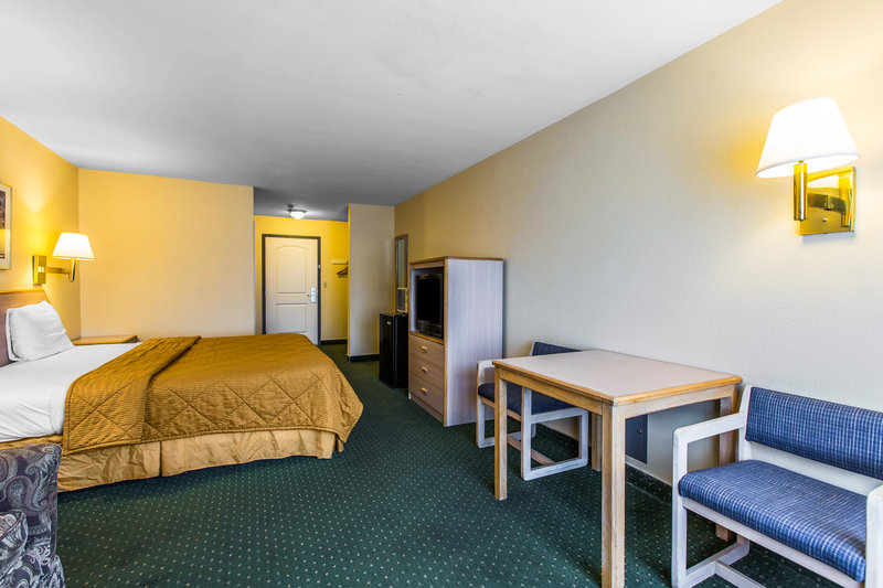 Rodeway Inn - Azusa, CA