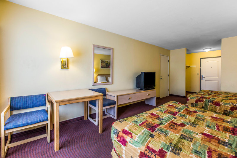 Rodeway Inn - Azusa, CA