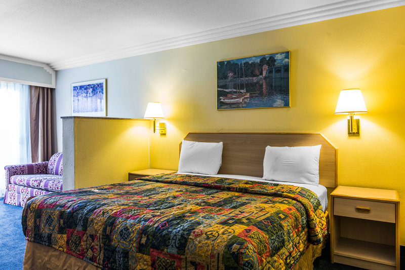 Rodeway Inn - Azusa, CA