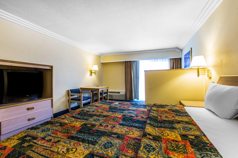 Rodeway Inn - Azusa, CA