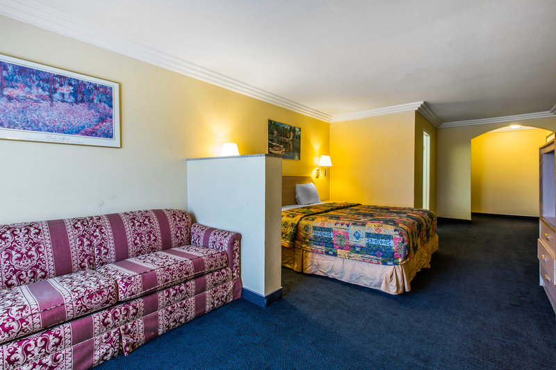 Rodeway Inn - Azusa, CA